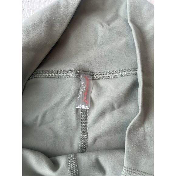 Free Movement by Free People Green Capri Leggings NEW NWT - Picture 3 of 5